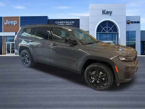 New 2025 Jeep Grand Cherokee L Altitude image 10