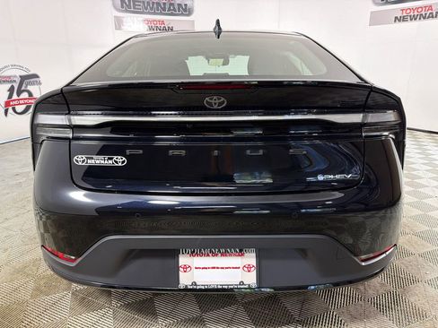 Used 2025 Toyota Prius Plug-In Hybrid FWD image 4