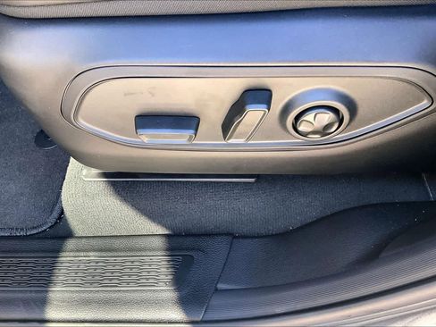 New 2025 Jeep Grand Cherokee Limited w/ Trailer Tow Package image 16