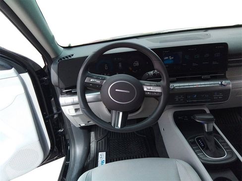 Certified 2025 Hyundai Kona SEL image 12