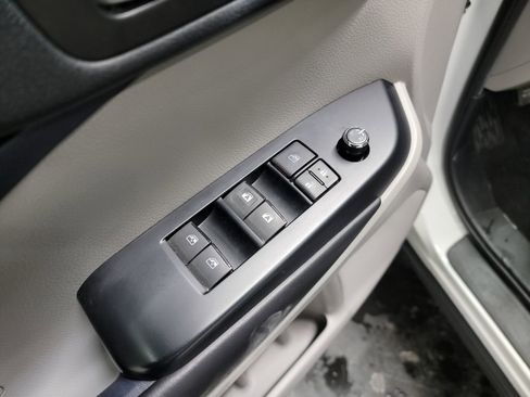 Used 2019 Toyota Highlander XLE image 14