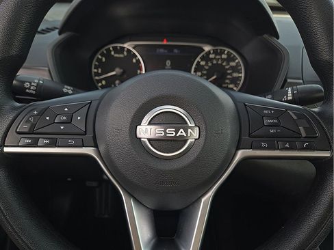 Used 2024 Nissan Altima 2.5 SV image 19