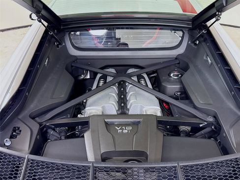 Used 2018 Audi R8 V10 RWD image 21