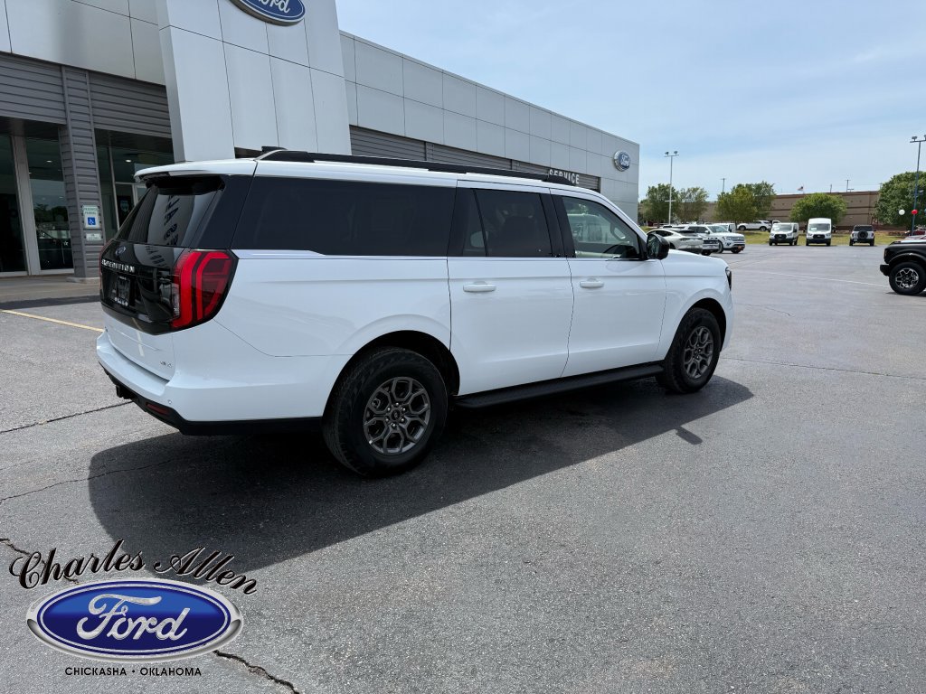 Used 2025 Ford Expedition Max Active AWD/4WD image 3