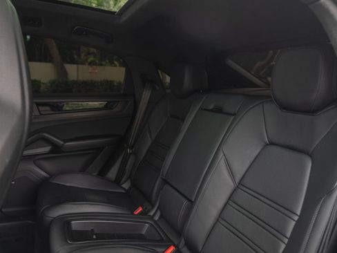 Used 2025 Porsche Cayenne GTS AWD/4WD image 21