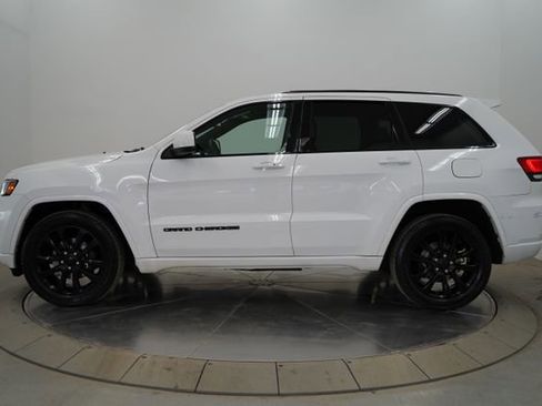 Used 2020 Jeep Grand Cherokee Altitude image 4