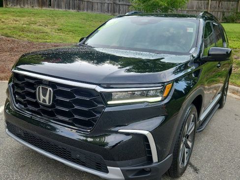 Certified 2024 Honda Pilot Elite image 3