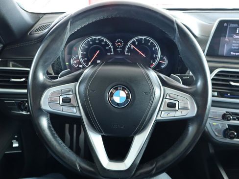 Used 2017 BMW 740i image 21