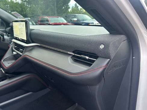 Used 2025 Ford Explorer ST-Line w/ ST-Line Street Pack image 26