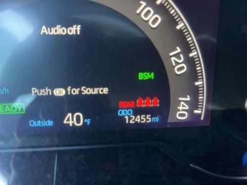 Used 2024 Toyota RAV4 SE w/ Convenience Package image 12