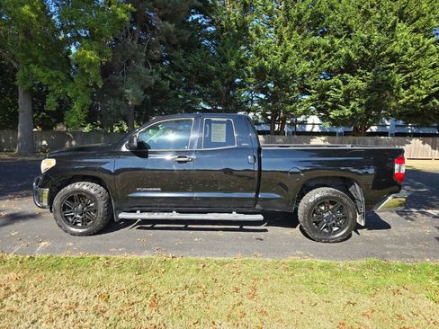 Used 2017 Toyota Tundra SR5 image 3