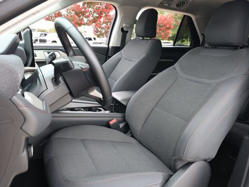 Used 2025 Ford Explorer Active RWD image 28