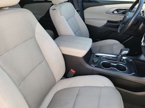 Used 2023 Chevrolet Traverse LS image 27