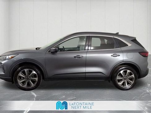 Used 2024 Ford Escape Platinum image 2