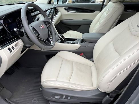 Used 2020 Cadillac XT6 Premium Luxury w/ LPO, Floor Liner Package image 3