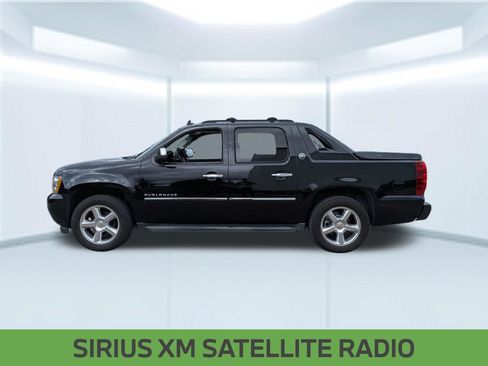 Used 2013 Chevrolet Avalanche LTZ RWD image 2