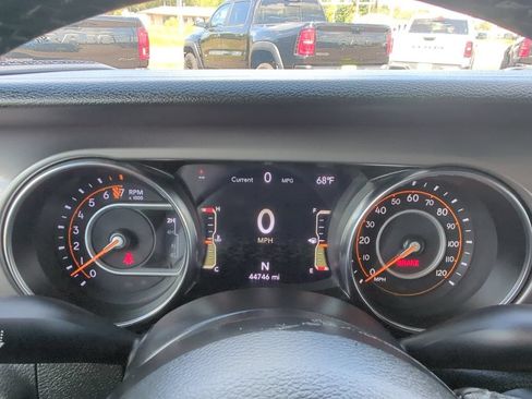 Used 2021 Jeep Gladiator Sport AWD/4WD image 32