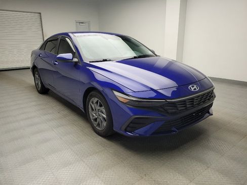 Used 2024 Hyundai Elantra SEL FWD image 13