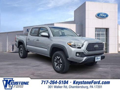 Used 2019 Toyota Tacoma TRD Off-Road AWD/4WD image 1