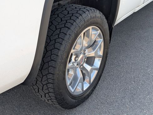 Used 2018 GMC Sierra 1500 SLT w/ SLT Premium Package AWD/4WD image 12