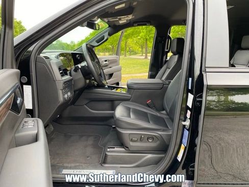 Used 2025 Chevrolet Suburban Z71 AWD/4WD image 15