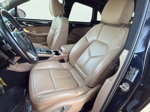 Used 2021 Porsche Macan AWD/4WD image 15