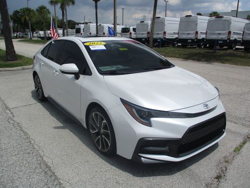 Used 2022 Toyota Corolla SE w/ SE Premium Package FWD image 1