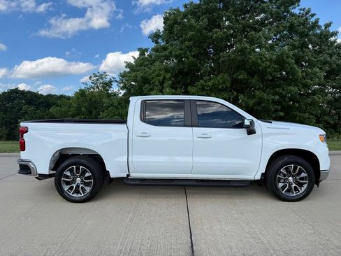 Used 2023 Chevrolet Silverado 1500 LT AWD/4WD image 2