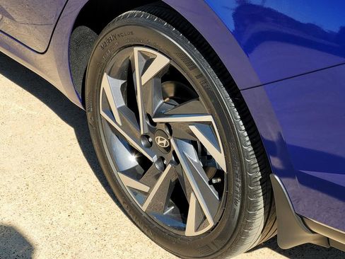 Used 2024 Hyundai Elantra SEL w/ Convenience Package image 7