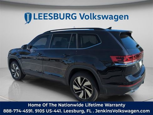 Used 2025 Volkswagen Atlas SE image 9