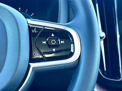 Used 2023 Volvo XC60 B5 Plus w/ Protection Package Premier image 29