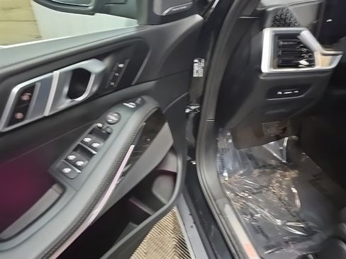 Used 2025 BMW X5 xDrive40i w/ Premium Package image 32