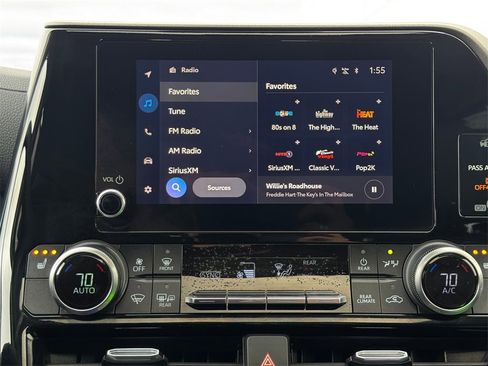 Used 2023 Toyota Highlander XLE image 19