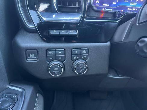 Used 2024 Chevrolet Silverado 1500 High Country AWD/4WD image 18