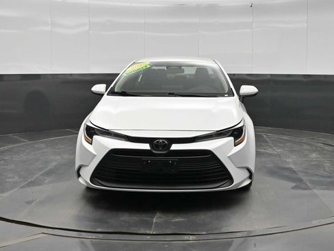 Used 2025 Toyota Corolla LE FWD image 3