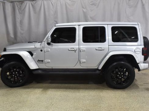 Used 2022 Jeep Wrangler Unlimited Sahara AWD/4WD image 6