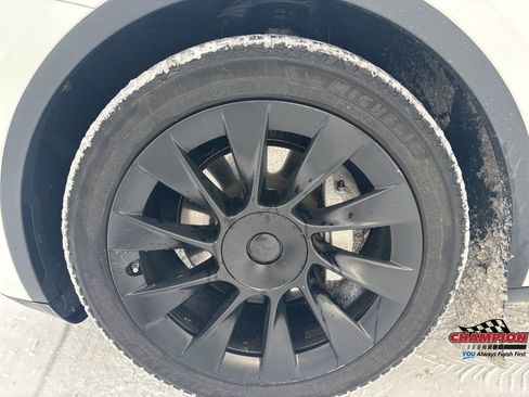 Used 2021 Tesla Model Y Long Range image 11