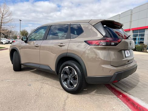 Used 2025 Nissan Rogue SV image 8