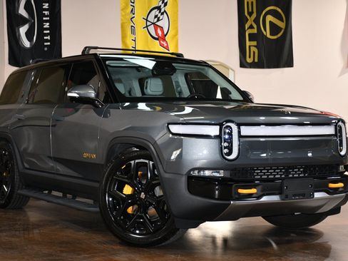 Used 2023 Rivian R1S Launch Edition AWD/4WD image 3