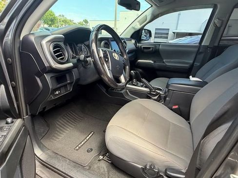 Used 2017 Toyota Tacoma SR5 w/ Tow Package RWD image 7