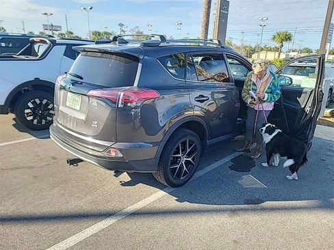 Used 2017 Toyota RAV4 SE image 22