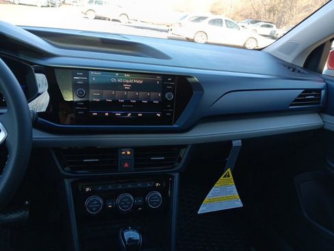 Used 2024 Volkswagen Taos SE w/ Panoramic Sunroof Package image 19