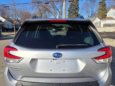 Used 2023 Subaru Forester Premium image 9