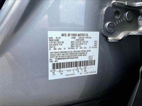 Used 2023 Ford Explorer XLT AWD/4WD image 18
