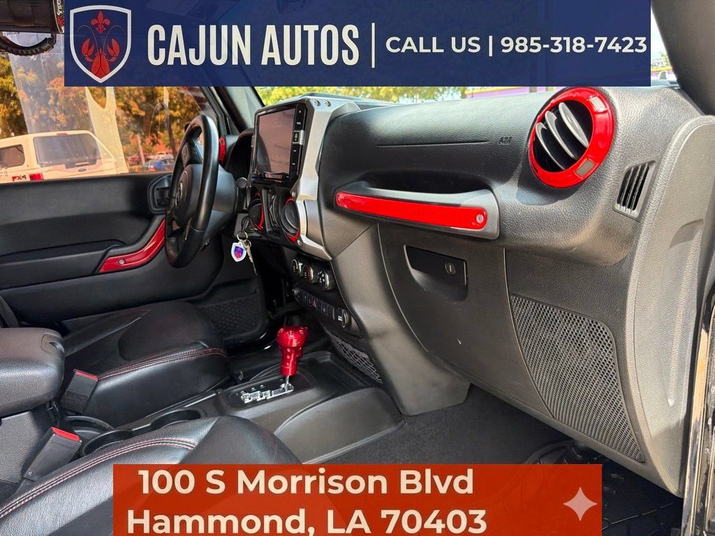 Used 2018 Jeep Wrangler Unlimited Rubicon w/ Connectivity Group AWD/4WD image 21