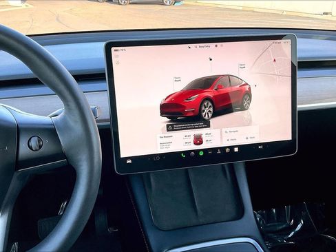 Used 2022 Tesla Model Y Long Range image 16