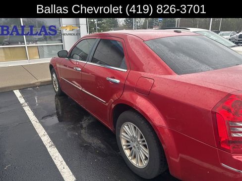 Used 2010 Chrysler 300 Touring Plus RWD image 4