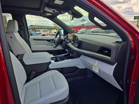 New 2026 Chevrolet Tahoe Premier w/ Sun And Tow Package AWD/4WD image 28