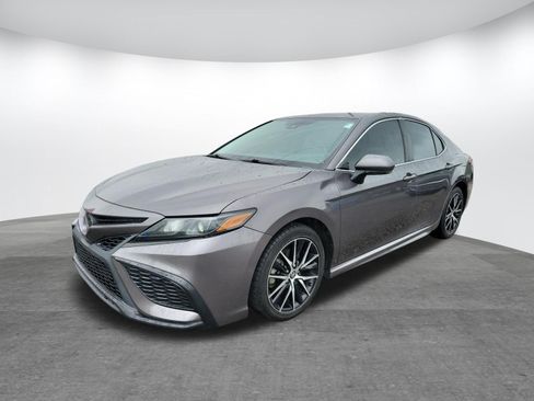 Used 2023 Toyota Camry SE FWD image 3