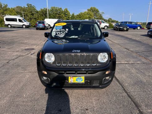 Used 2017 Jeep Renegade Latitude FWD image 2